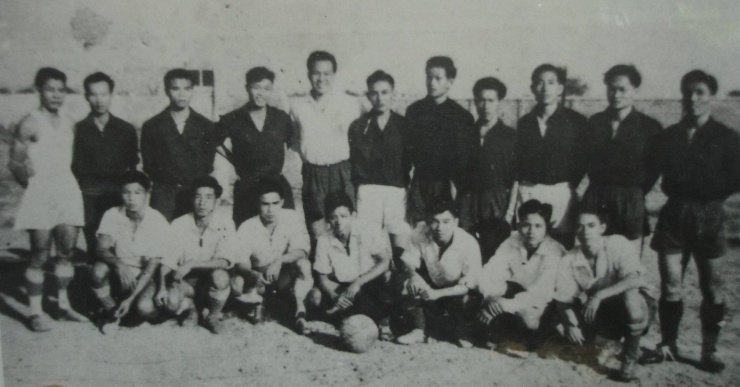 Tuyển bóng đá Liên quân Hải Phòng năm 1946, ảnh của nhà văn Đặng Vương Hưng được cố danh thủ Nguyễn Lan cung cấp