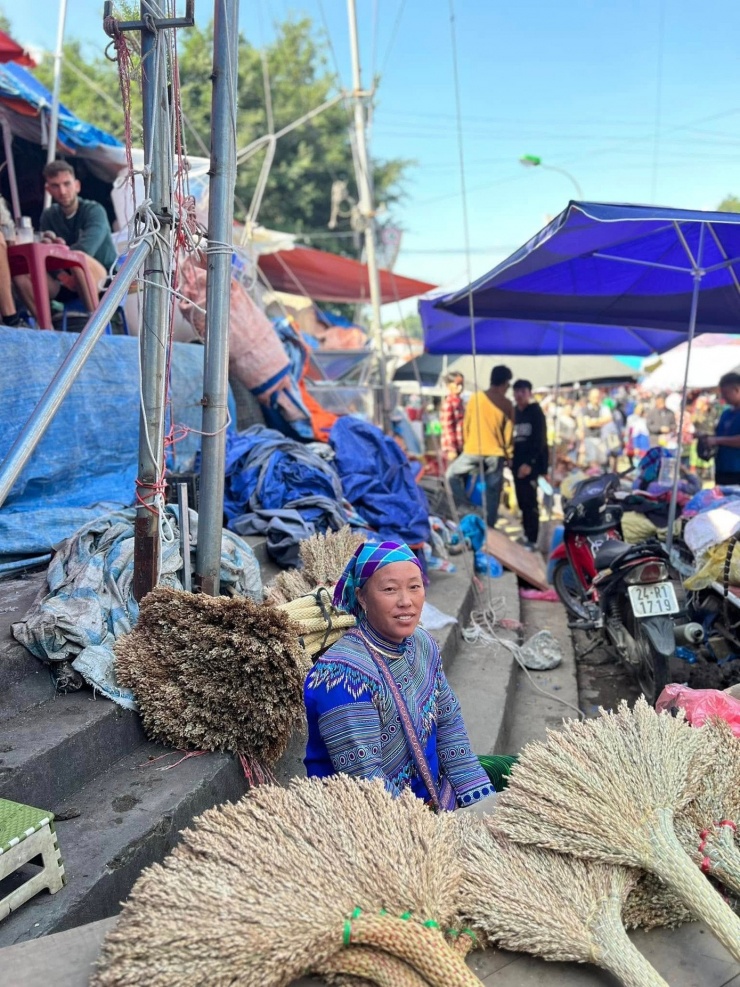 Trải nghiệm chợ phiên là một hạng mục “phải thử” khi đến Tả Van