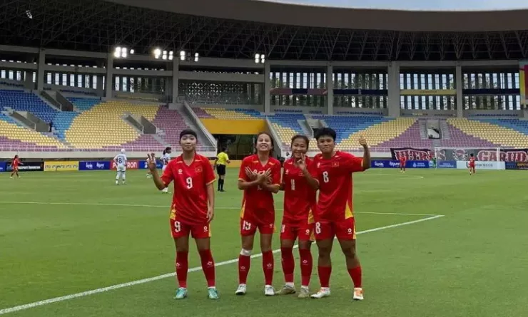 Các cô gái trẻ Việt Nam giành huy chương đồng ở giải U-16 Đông Nam Á. Ảnh: VFF.