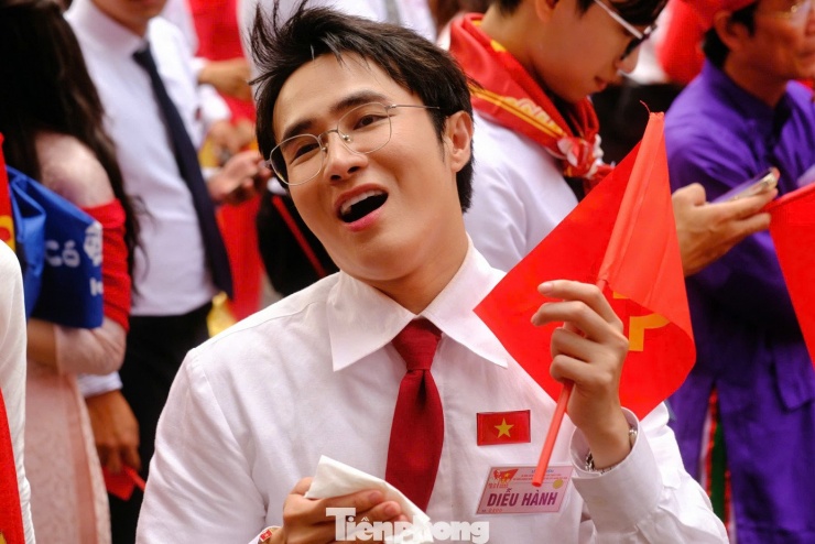 Diễn viên Huỳnh Lập được yêu mến bởi tính cách hài hước, thường xuyên trêu đùa người hâm mộ.