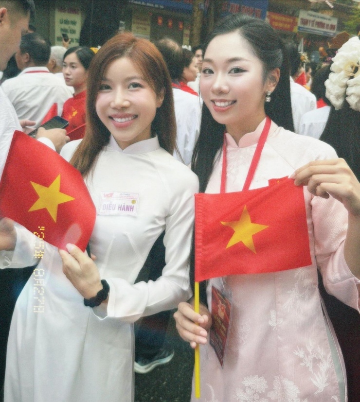 Đại sứ Du lịch và Môi trường Phạm Thùy Dương chia sẻ khoảnh khắc cùng ca sĩ Trang Pháp.