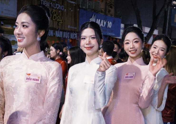 Hoa hậu Hà Trúc Linh, Đại sứ Thể thao và Thời trang Đinh Hoàng Linh Đan, Đại sứ Du lịch và Môi trường Phạm Thùy Dương, Đại sứ Nhân ái Nguyễn Phương Nhi tại buổi tổng duyệt.