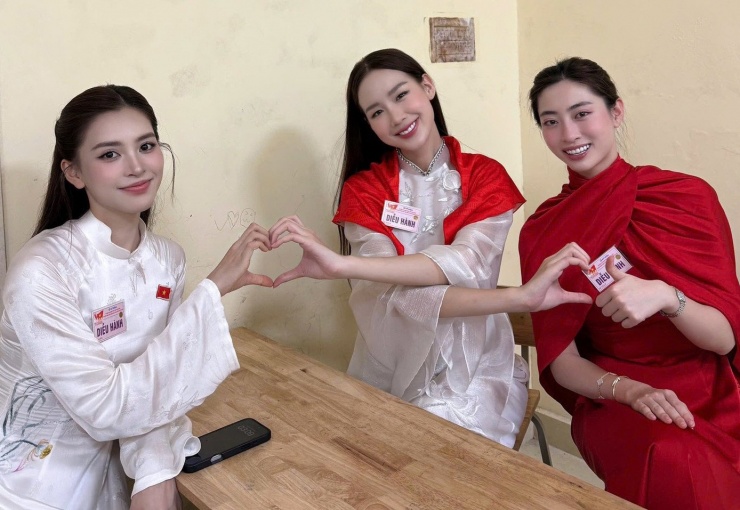 Sáng 30/8, buổi tổng duyệt Lễ kỷ niệm 80 năm Cách mạng tháng Tám thành công và Quốc khánh 2/9 diễn ra với quy mô tương đương lễ chính thức. Hoa hậu Tiểu Vy, Lương Thùy Linh, Lê Nguyễn Bảo Ngọc cùng hàng trăm nghệ sĩ, vận động viên của Khối văn hóa - thể thao đã có mặt ở điểm tập kết từ 3h sáng.