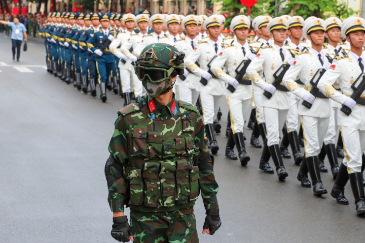 Trinh sát đặc nhiệm, Tổng cục II lặng lẽ quan sát, sẵn sàng với các tình huống khi theo đoàn diễu binh xuống phố