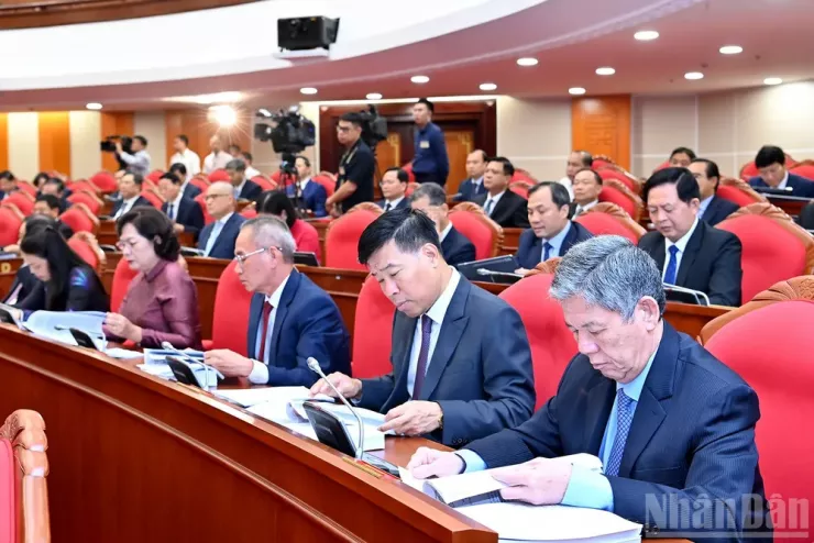 Bộ Chính trị, Ban Bí thư đồng ý với nội dung, sửa đổi và ban hành hai quy định mới về tiêu chuẩn chức danh và đánh giá, xếp loại chất lượng cán bộ. Ảnh: NHÂN DÂN