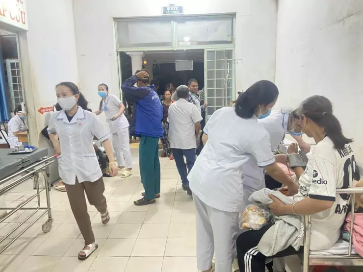 131 người nghi ngộ độc thực phẩm sau khi ăn tiệc tân gia. Ảnh: NN