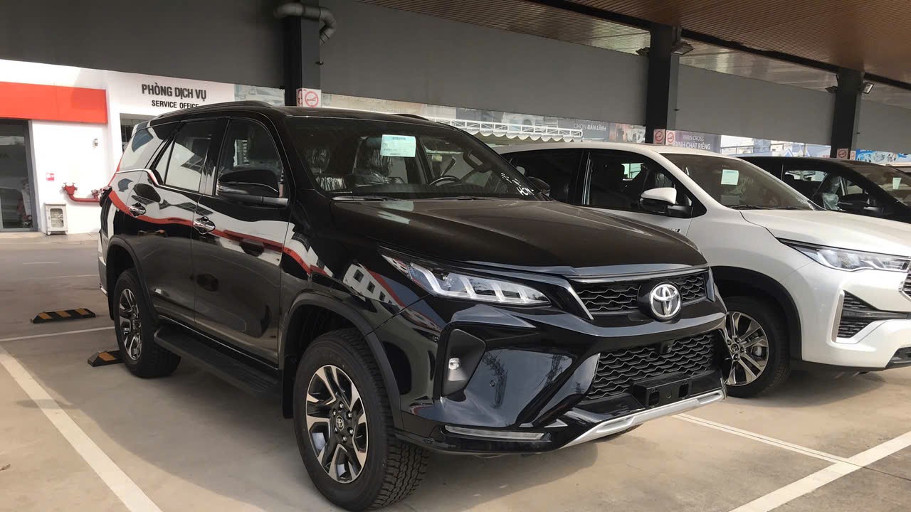 Bộ đôi xe Toyota Camry và Fortuner tăng giá bán tại Việt Nam - 1