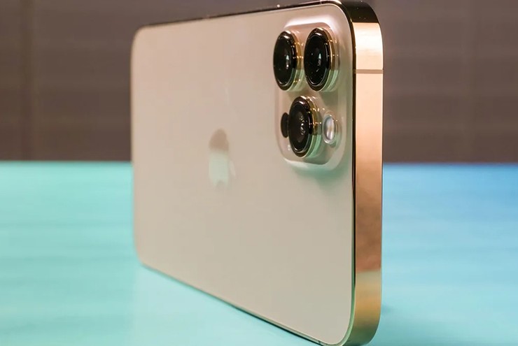 iPhone 12 Pro có giá khoảng 8,79 triệu đồng cho phiên bản likenew 128 GB.