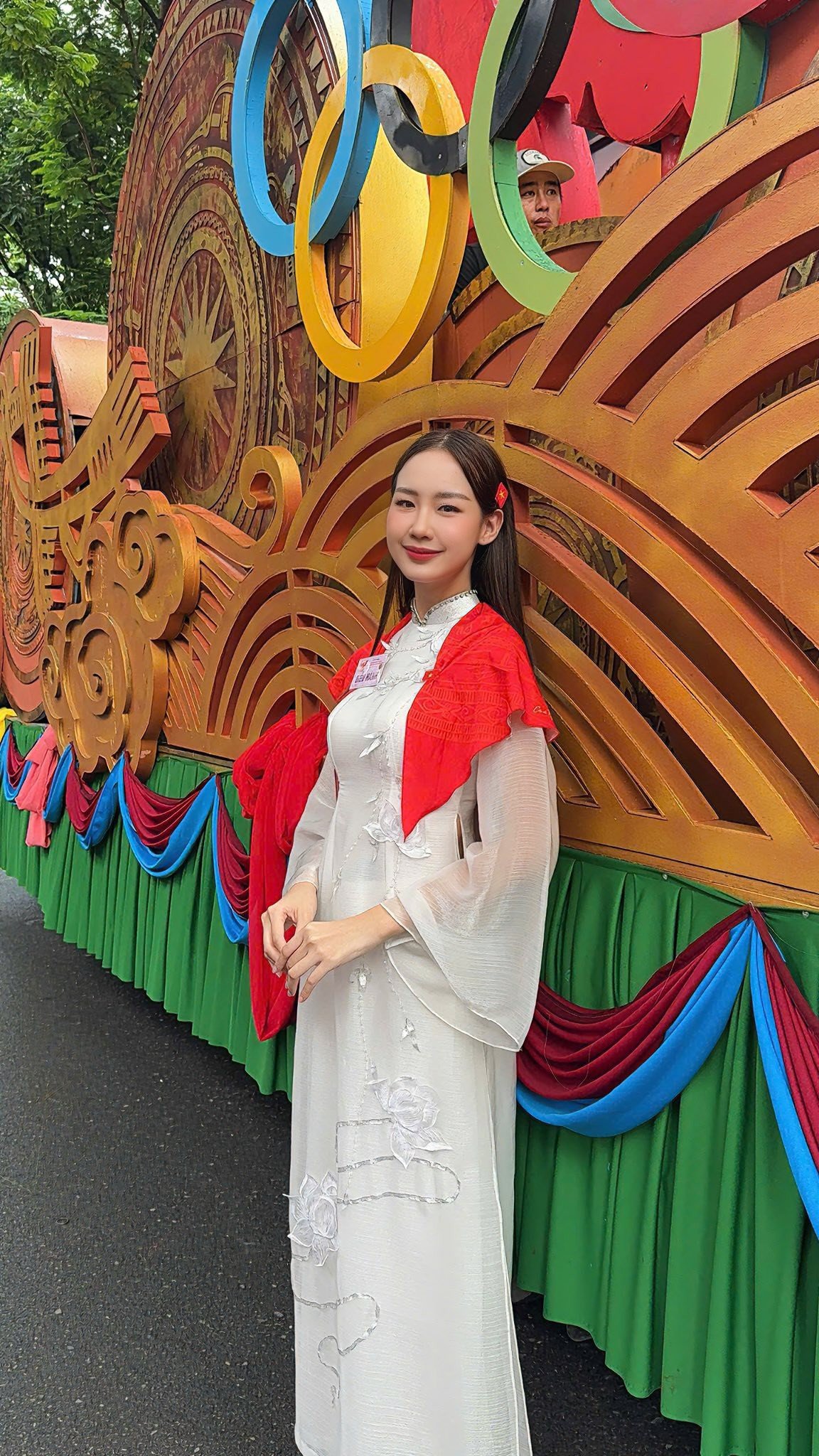 Hoa hậu Tiểu Vy gặp thiếu tá công an nhập vai girl phố ở lễ tổng duyệt A80 - 15