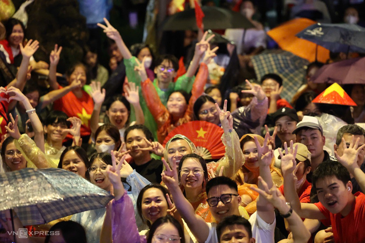 Nhiều bạn trẻ thức xuyên đêm. Ảnh: Quỳnh Trần