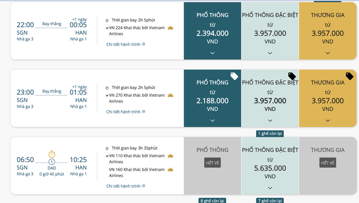 Giá vé máy bay từ TP HCM đi Hà Nội được Vietnam Airlines mở bán từ 2,2 triệu đồng/chặng, giảm mạnh so với mốc khoảng 3,7 triệu đồng hồi đầu tháng 8. Ảnh chụp màn hình chiều 29-8