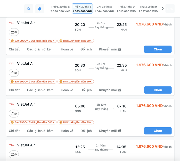 Vietjet cũng đang mở bán vé từ TP HCM đi Hà Nội giá từ khoảng 2 triệu đồng/chặng, giảm tiếp so với 1 tuần qua và giảm mạnh so với hồi đầu tháng 8. Ảnh chụp màn hình chiều 29-8