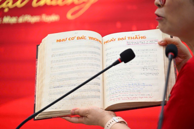 Cận cảnh bản gốc bài hát "Như có Bác trong ngày đại thắng" của nhạc sĩ Phạm Tuyên.