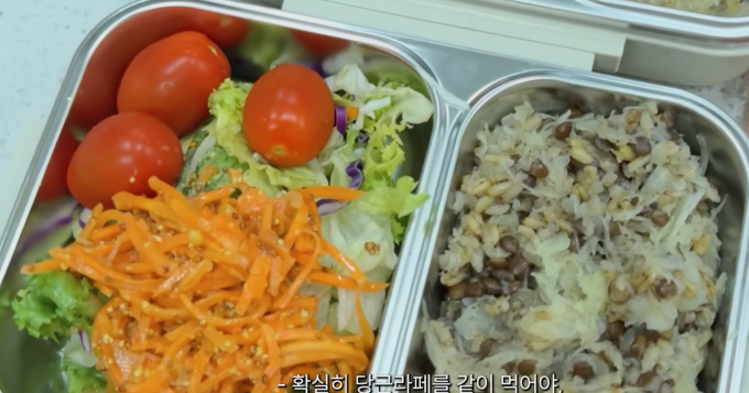 Thực đơn của Yoon Eun Hye gồm ba bữa với tỷ lệ cao chất xơ, vừa đủ đạm và ít tinh bột.