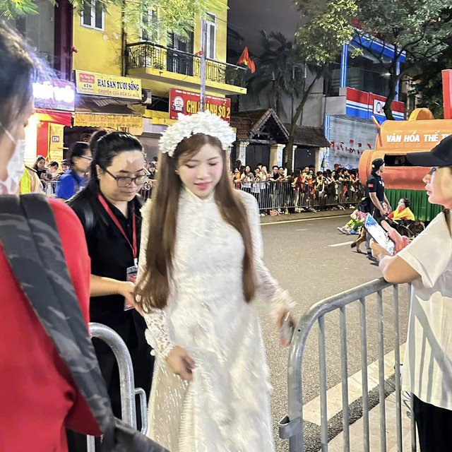 Ca sĩ Trang Pháp.