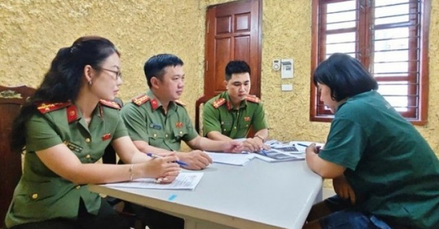 Tạm giữ hình sự người phụ nữ lừa đảo bán giấy m...