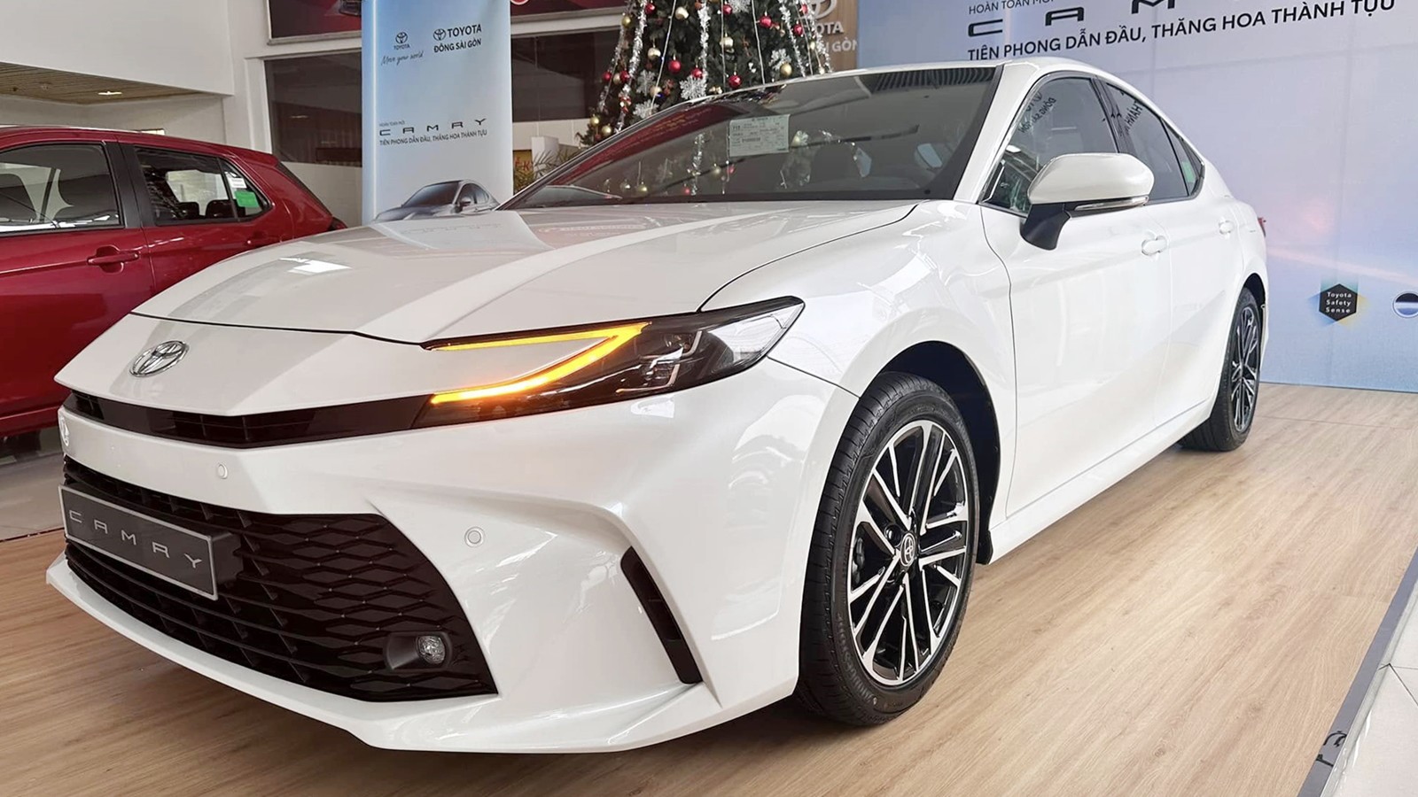 Bộ đôi xe Toyota Camry và Fortuner tăng giá bán tại Việt Nam - 2