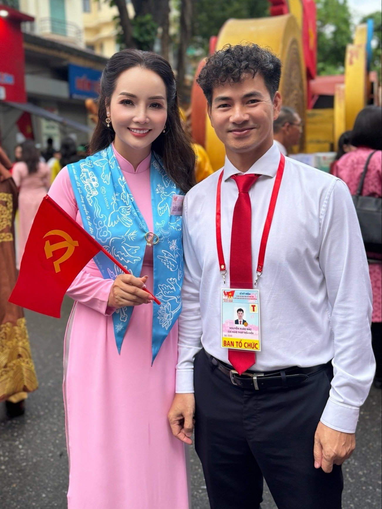 Lương Thùy Linh và Hoàng Yến có nhiều khoảnh khắc hậu trường hài hước viral trên mạng xã hội. “Được đồng hành, tập luyện và tham gia đại lễ là niềm hạnh phúc và vinh dự lớn. Tôi đang háo hức để cùng mọi người chào mừng ngày hội trọng đại của dân tộc”, Lương Thùy Linh chia sẻ.