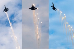 Tin tức trong ngày - 'Hổ mang chúa' Su-30MK2 thả mồi bẫy nhiệt trên Ba Đình