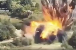 Thế giới - Ukraine công bố video phá hủy hai cây cầu quan trọng của Nga bằng cách bất ngờ