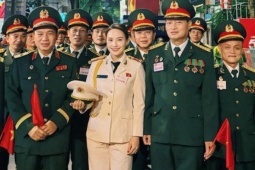 Giải trí - Hậu trường Tổng duyệt A80: Phương Thanh 'bắt vạ' Xuân Bắc, Bảo Thanh có bức ảnh 'sĩ đến già'