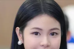 Người đẹp Hồ Ngọc Phương Linh dẫn đầu Khối Trí thức tại A80