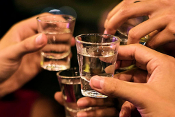 Sức khỏe đời sống - Mất nước, rượu bia, hạ huyết áp - bộ ba 'sát thủ' gây đột quỵ