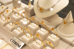 Niềm vui mới của người mua vàng