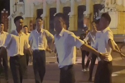 Bạn trẻ - Cuộc sống - Điệu nhảy gây sốt của học viên trường Sĩ quan Chính trị