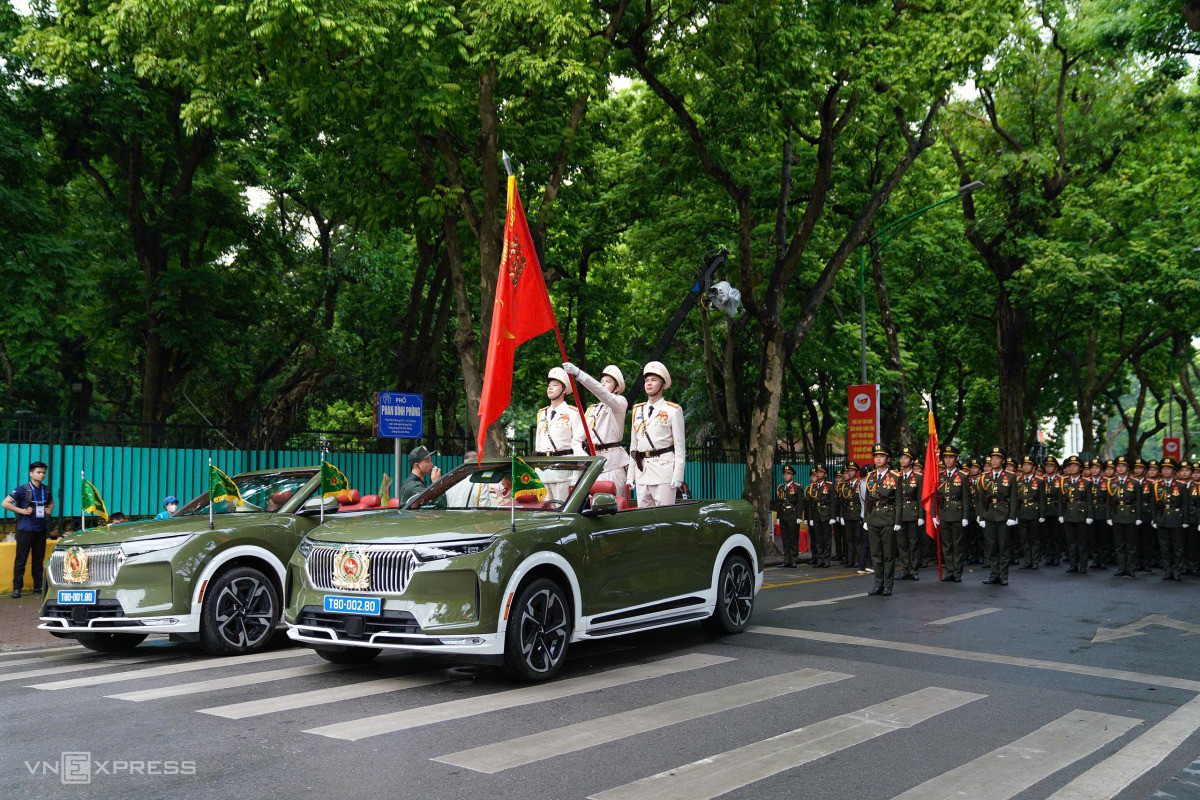 Xe chỉ huy sẵn sàng. Ảnh: Nguyễn Đông