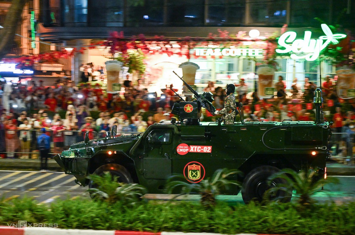 Thiết giáp bánh lốp chở quân chiến đấu XTC-02. Ảnh: Giang Huy