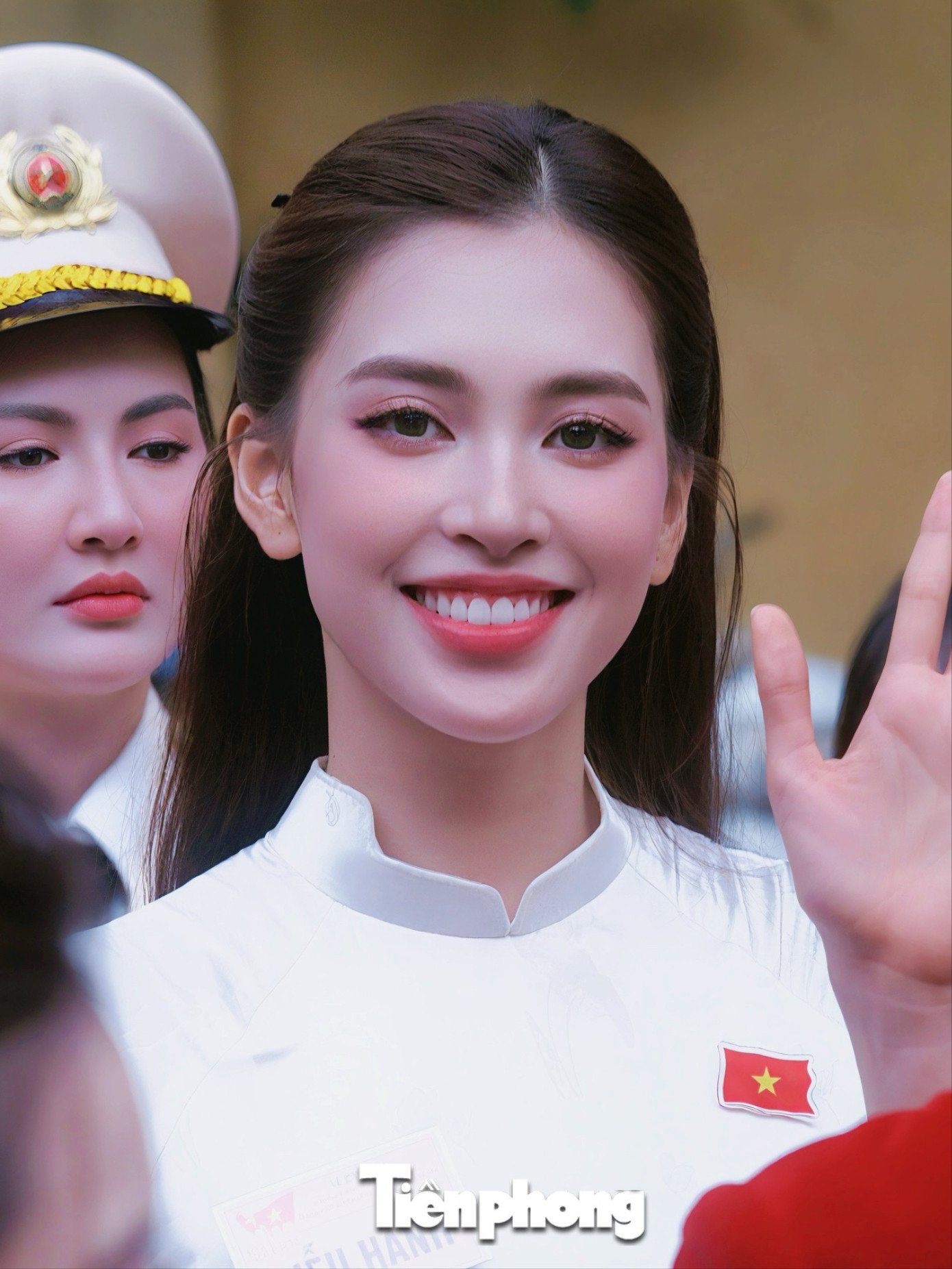 Hoa hậu Tiểu Vy gặp thiếu tá công an nhập vai girl phố ở lễ tổng duyệt A80 - 4