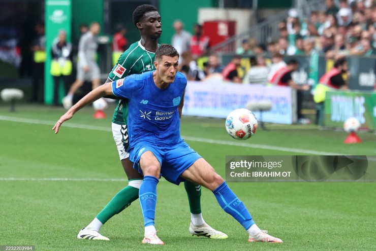 Schick mở tỉ số từ rất sớm