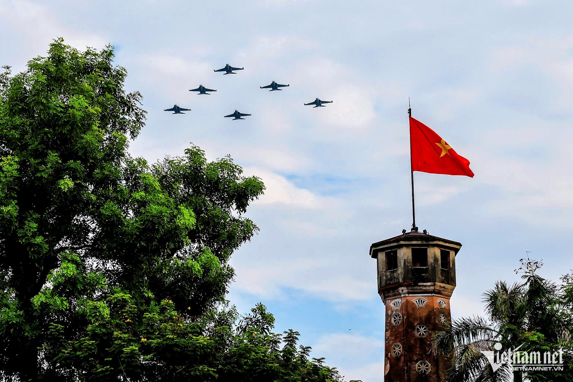 Trực thăng, tiêm kích uy lực trên bầu trời Ba Đình - 16