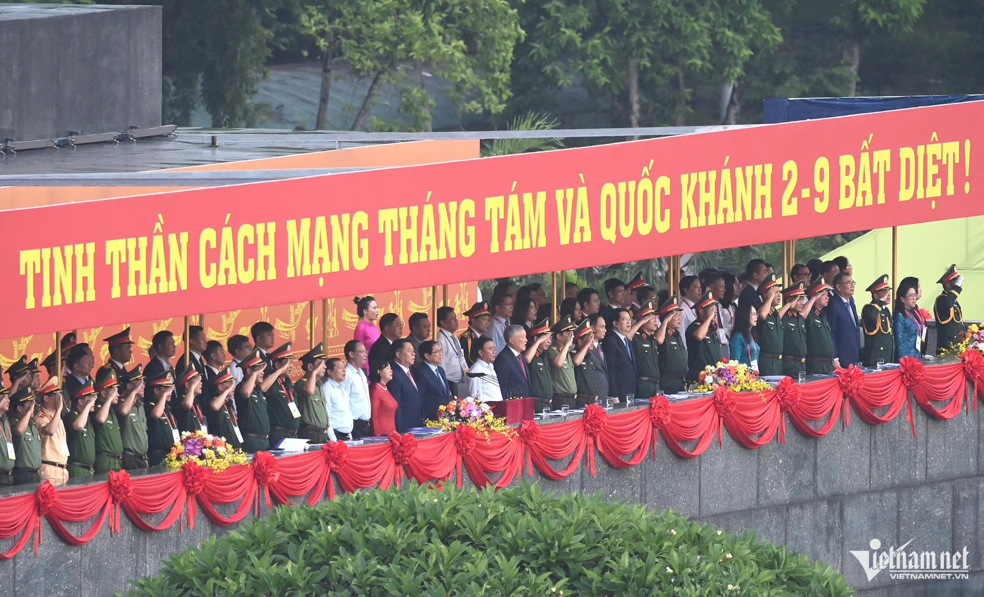 Lãnh đạo Đảng, Nhà nước và các thành viên trong Ban Chỉ đạo Trung ương dự tổng duyệt. Ảnh: Bảo Kiên