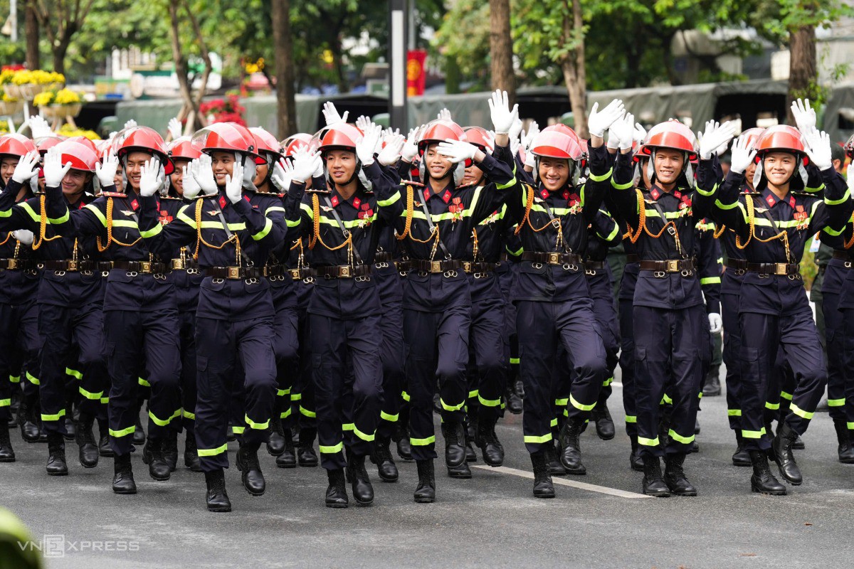 Lực lượng phòng cháy chữa cháy. Ảnh: Tùng Đinh