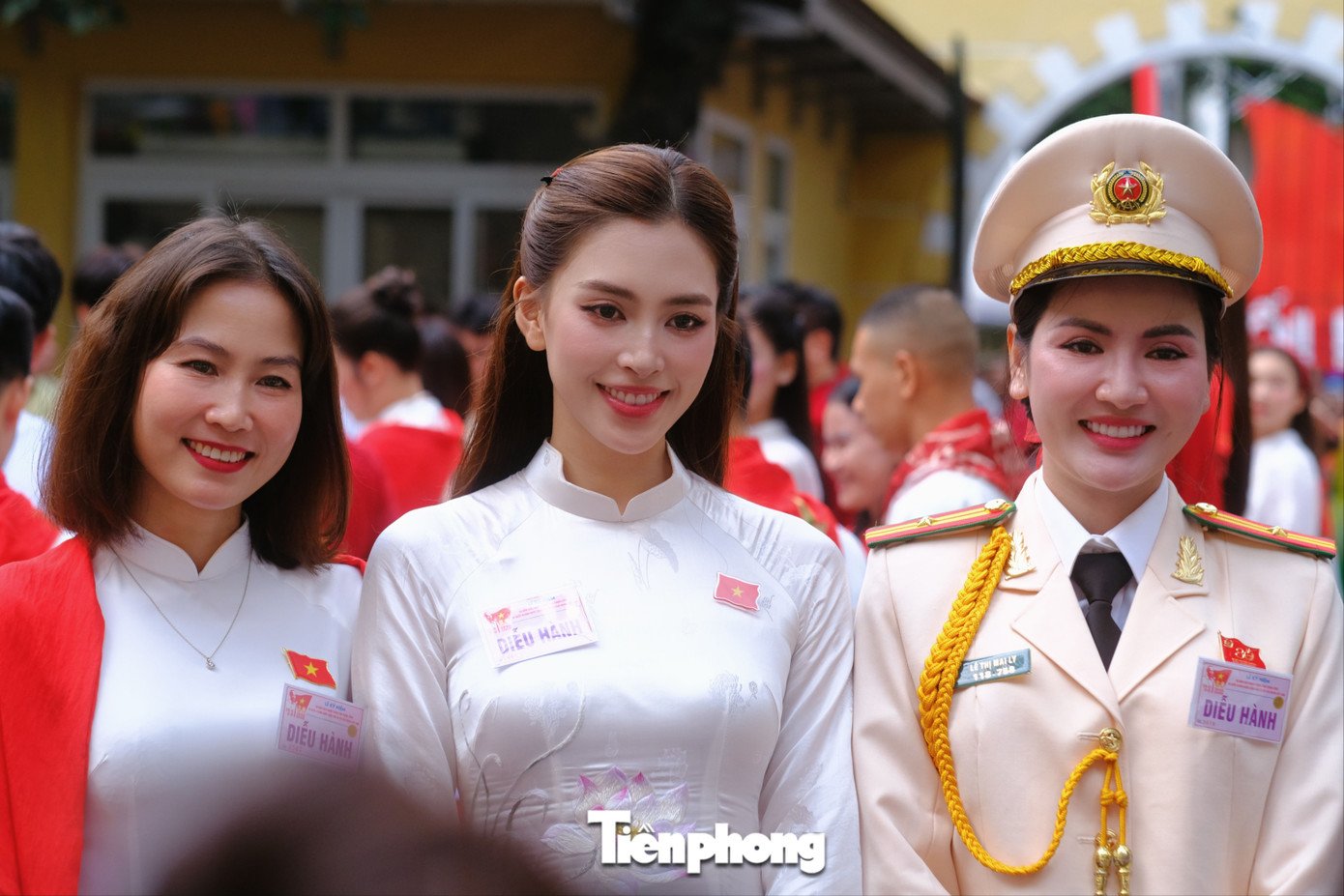 Hoa hậu Tiểu Vy gặp thiếu tá công an nhập vai girl phố ở lễ tổng duyệt A80 - 6