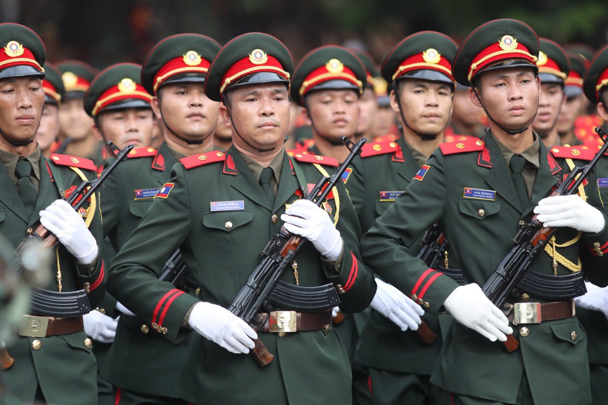 Quân nhân Lào. Ảnh: Quỳnh Trần