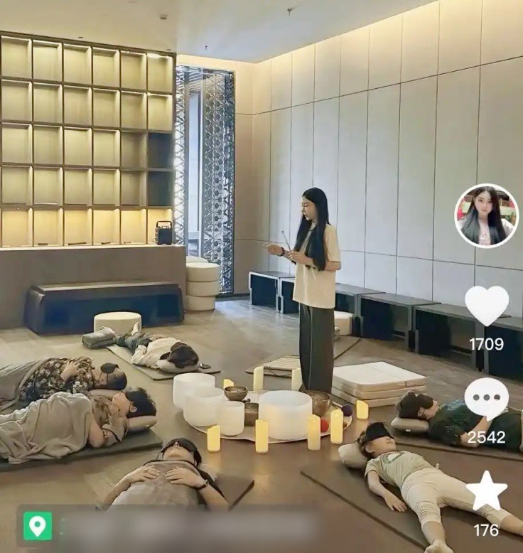 Chi 14 triệu đồng cho 1 giờ nghe “gõ chuông trị liệu”, ai dám bỏ tiền? - 1