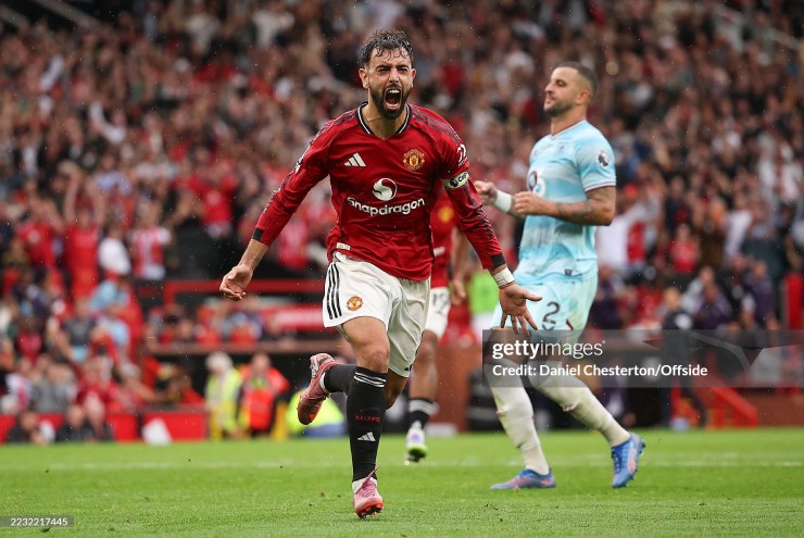 Fernandes giúp MU có chiến thắng đầu tiên tại Ngoại hạng Anh