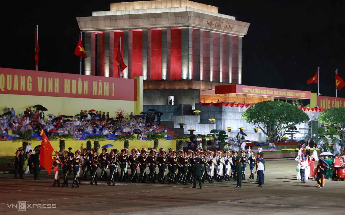 Khối quân đội Trung Quốc luyện tập trên đường duyệt trong Quảng trường Ba Đình. Ảnh: Đức Đồng