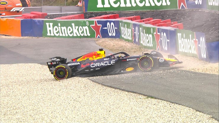 Tay đua chủ nhà Verstappen có khởi đầu không như ý