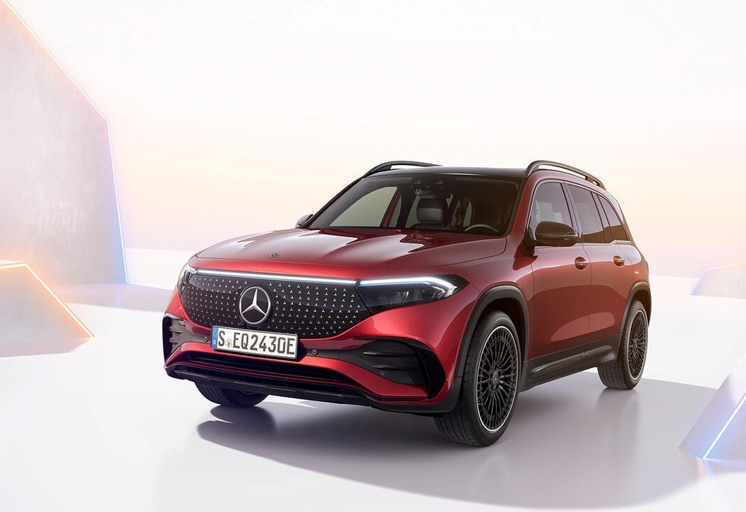 Mercedes-Benz Việt Nam cập nhật giá bán mới cho dòng xe điện EQB 250+ - 1