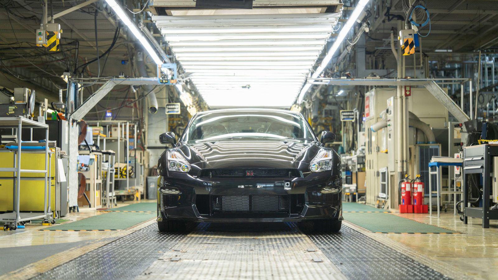 Xe hiệu xuất cao Nissan GT-R cuối cùng xuất xưởng có gì đặc biệt? - 2