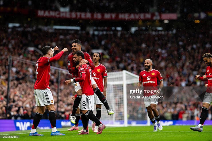 Trực tiếp bóng đá MU - Burnley: Fernandes phạt đền thành bàn, "Quỷ đỏ" chiến thắng (Hết giờ) - 2