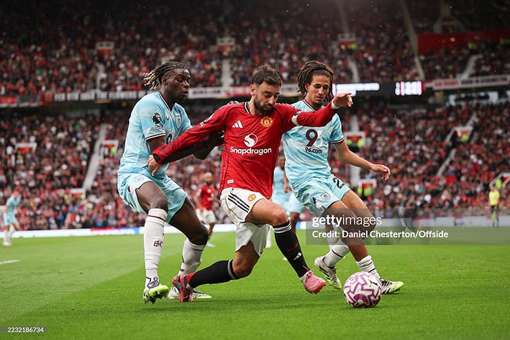 Trực tiếp bóng đá MU - Burnley: Fernandes phạt đền thành bàn, "Quỷ đỏ"  chiến thắng (Hết giờ)