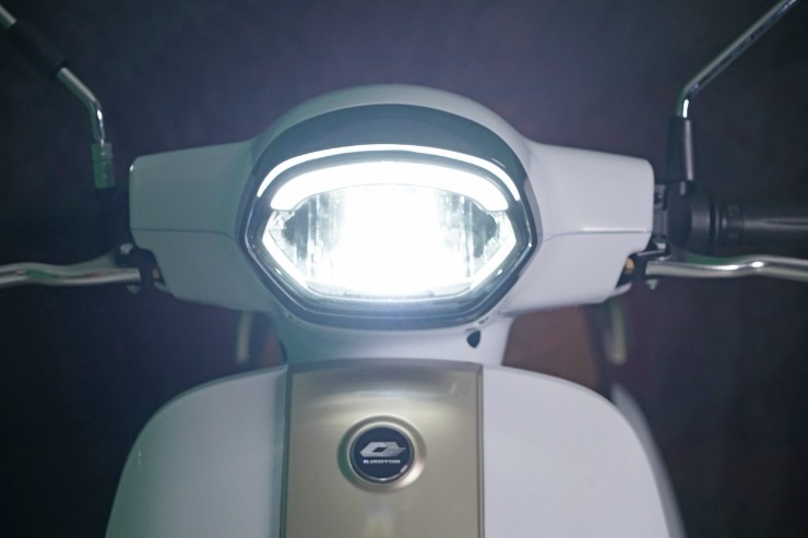 Xe máy điện đẹp như Vespa đi tới 105 km/lần sạc, kèm nhiều trang bị hiện đại - 2