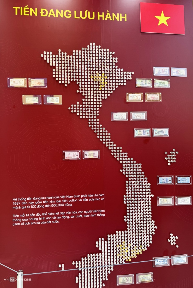 Các đồng tiền tại Việt Nam được phát hành từ năm 1987 đến nay gồm tiền kim loại, cotton và polymer có mệnh giá từ 100 đồng đến 500.000 đồng. Các đồng tiền xu 200 đồng, 500 đồng, 2.000 đồng và 5.000 đồng được ghép thành hình bản đồ Việt Nam.