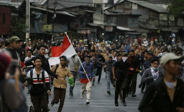 Biểu tình bạo lực lan rộng ở Indonesia, 3 người thiệt mạng, 950 người bị bắt - 2