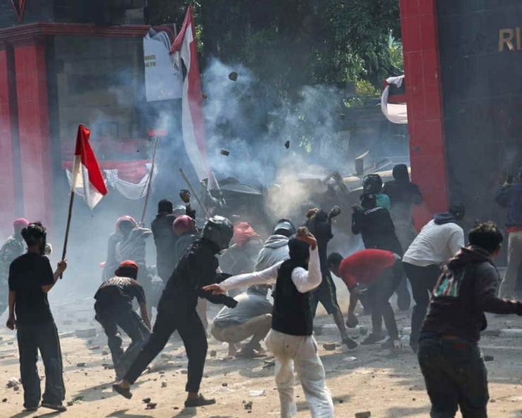 Biểu tình bạo lực lan rộng ở Indonesia, 3 người thiệt mạng, 950 người bị bắt - 6